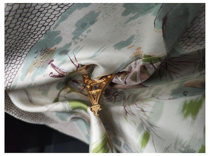 Broche Torre Eiffel Yves Saint Laurent Dorada Dorado - vista 8