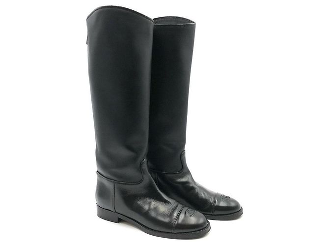 Chanel riding boots in black leather - view 2