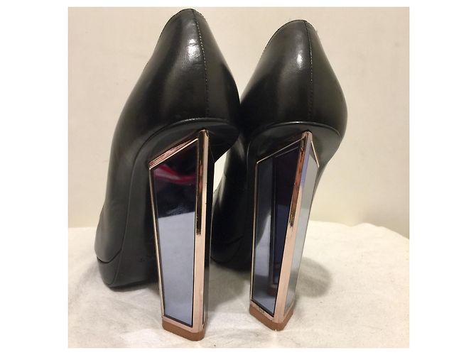 Yves Saint Laurent Tacón YSL Tripon con tacón triangular espejado Negro - vista 3