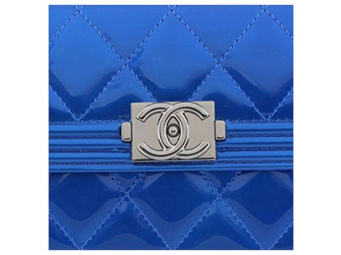 Cartera de charol azul Matelasse Boy de Chanel - vista 5