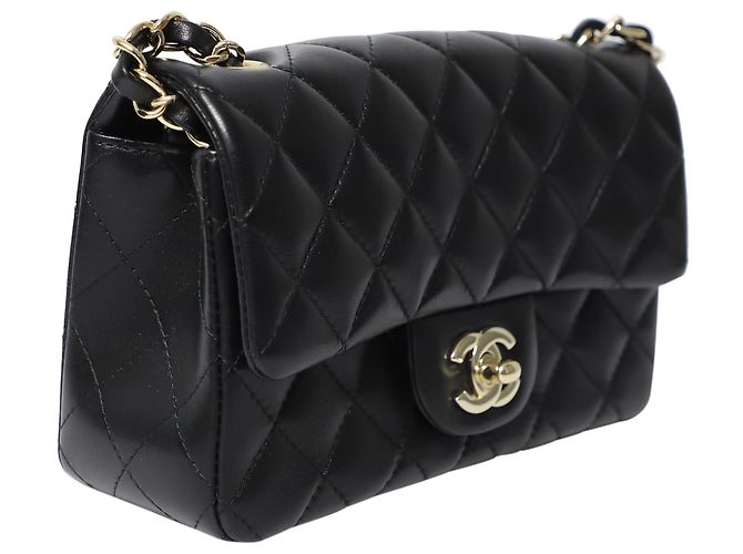 Mini bolsa com aba retangular Chanel acolchoada em couro de cordeiro preto - vista 2