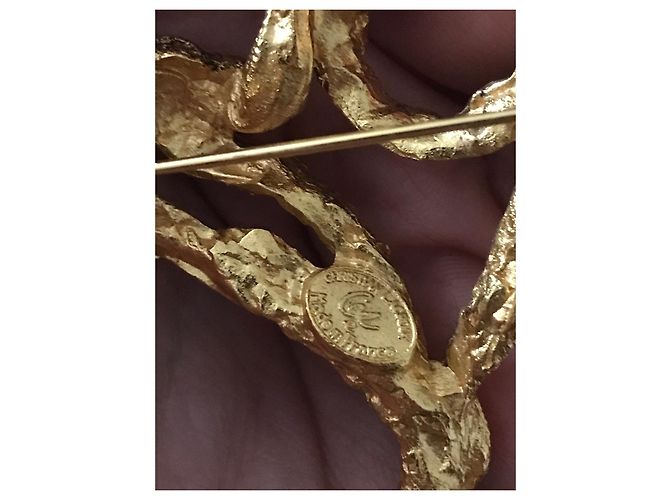Spilla Christian Lacroix a Forma di Cuore Rosa Oro Gold hardware - vista 4