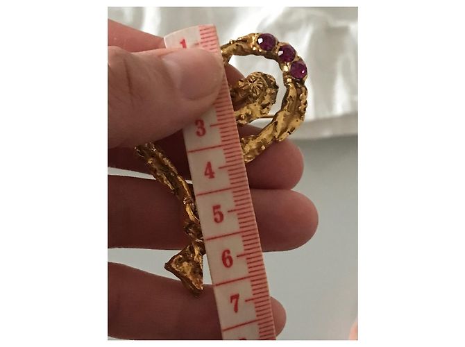 Spilla Christian Lacroix a Forma di Cuore Rosa Oro Gold hardware - vista 5