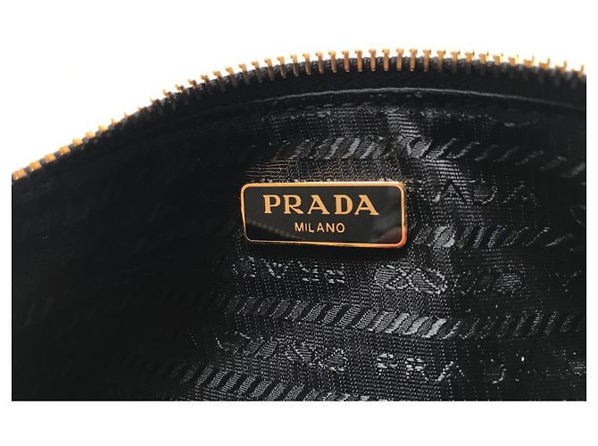 Prada Handtasche aus schwarzem Leder - Ansicht 6