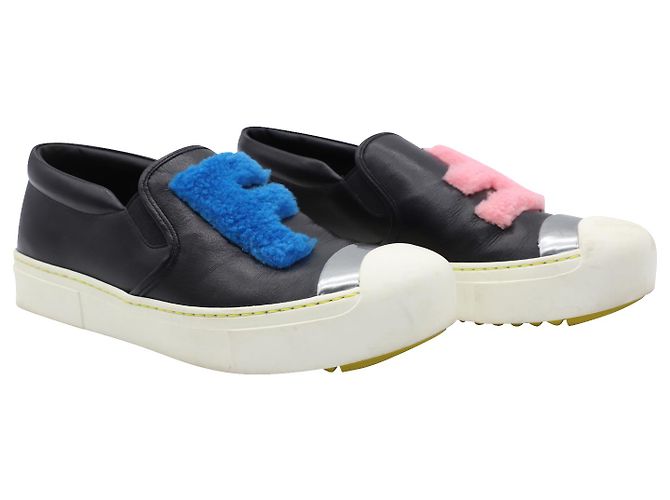Fendi FF Shearling Fur Slip-On Sneaker aus schwarzem Leder - Ansicht 3