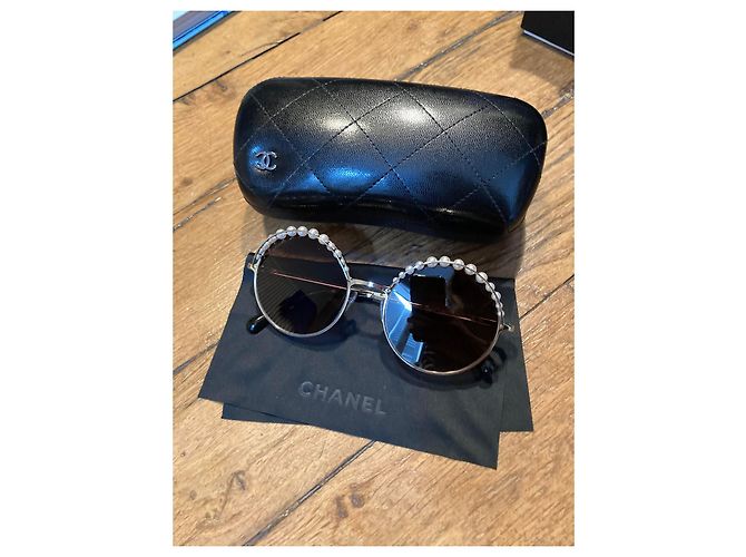 Chanel Runde Sonnenbrille, Metall & Kunstperlen Hellbraun - Ansicht 3