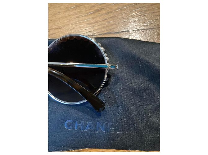 Chanel Runde Sonnenbrille, Metall & Kunstperlen Hellbraun - Ansicht 5
