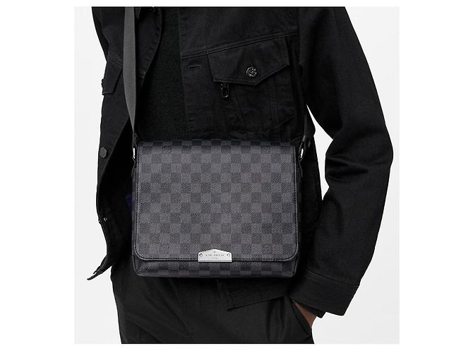 Louis Vuitton District PM Damier Graphite Sac Messager Gris Cuir - vue 2