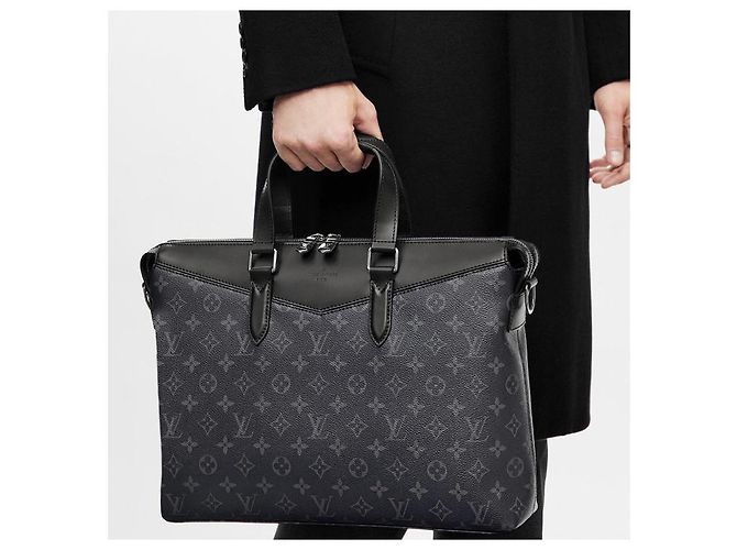 Louis Vuitton Maletín LV Explorer nuevo Gris - vista 2