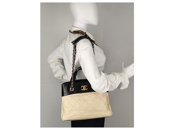 Chanel borsa a spalla matelassé 31 Rue Cambon Nero Beige - vista 15