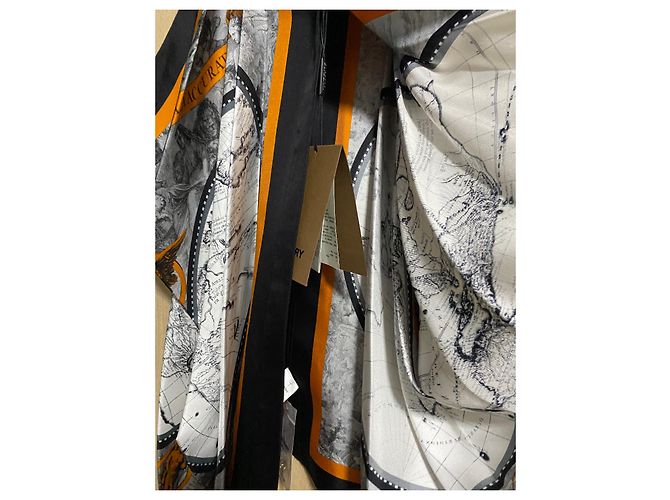 Top in seta Burberry Nero Arancione Multicolore - vista 2