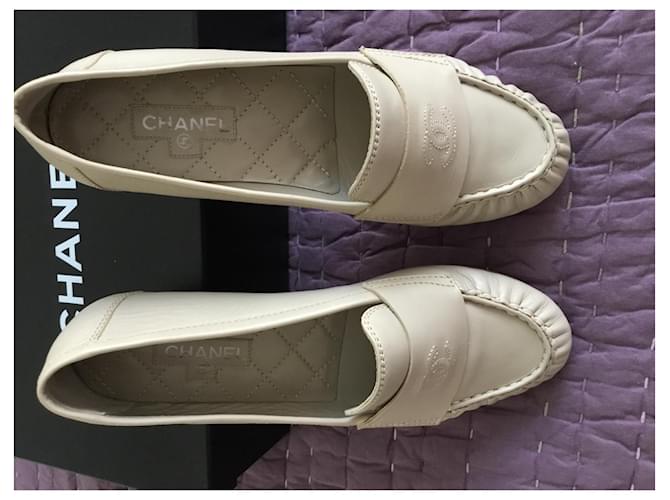 Chanel moccasins Beige Leather ref.495287 - Joli Closet