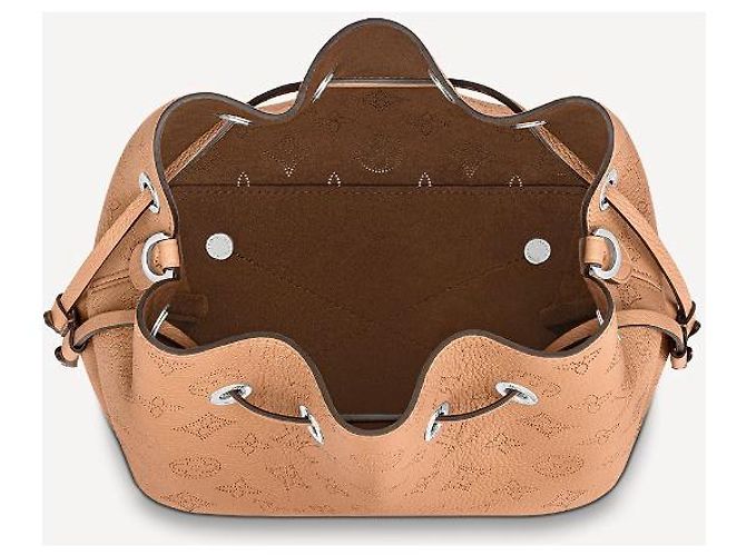 Borsa a secchiello Louis Vuitton Bella in pelle Mahina marrone - vista 3