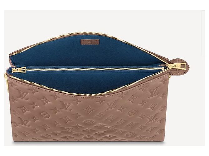 Louis Vuitton Borsa LV Coussin MM Taupe Marrone - vista 2