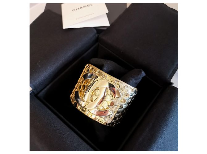 Bracciale Chanel in oro CC Warrior con polsino D'oro - vista 2