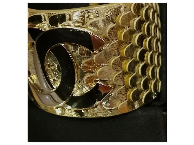 Bracciale Chanel in oro CC Warrior con polsino D'oro - vista 3