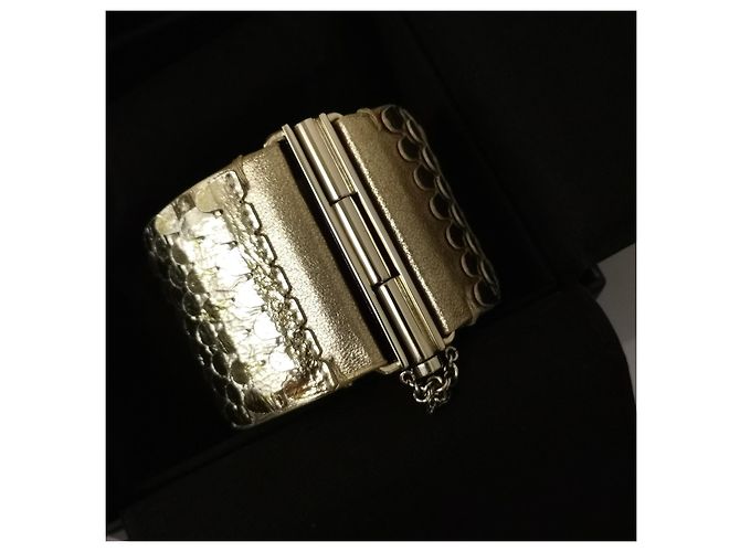 Bracciale Chanel in oro CC Warrior con polsino D'oro - vista 6