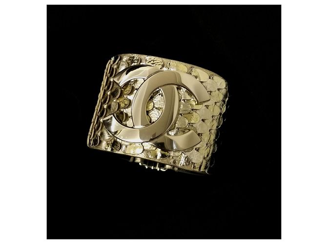Bracciale Chanel in oro CC Warrior con polsino D'oro - vista 8
