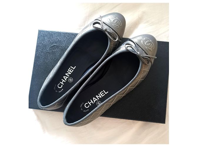 Chanel Metallic Olive gesteppte Ballerinas Metallisch - Ansicht 4