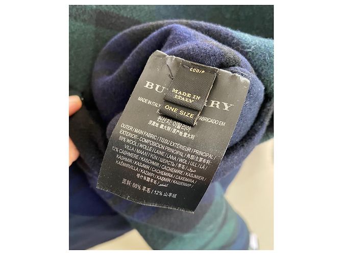 Cape Burberry tinta unita blu e quadri verdi e blu foderati reversibili - vista 3