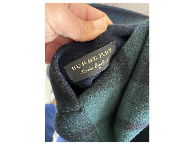 Cape Burberry tinta unita blu e quadri verdi e blu foderati reversibili - vista 5