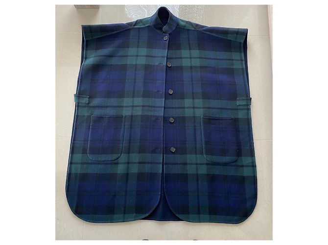 Cape Burberry tinta unita blu e quadri verdi e blu foderati reversibili - vista 6