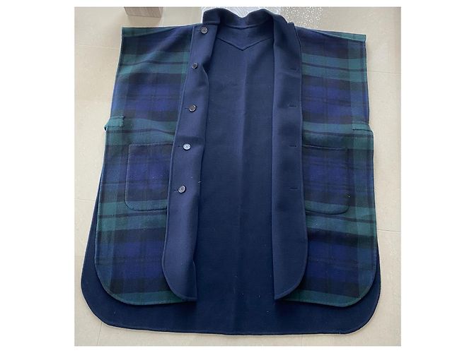 Cape Burberry tinta unita blu e quadri verdi e blu foderati reversibili - vista 7