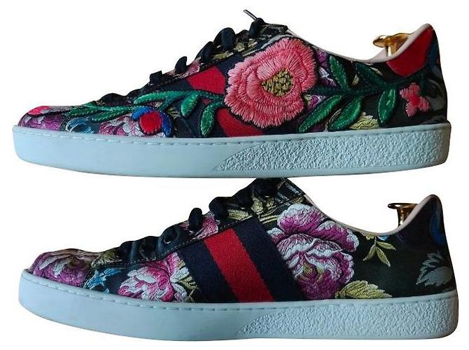 Sneakers Gucci Ace in seta nera ricamata Nero - vista 2