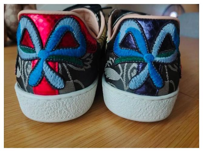 Sneakers Gucci Ace in seta nera ricamata Nero - vista 6