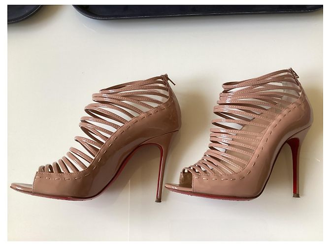 Botines Christian Louboutin Gortika Beige Charol - vista 5