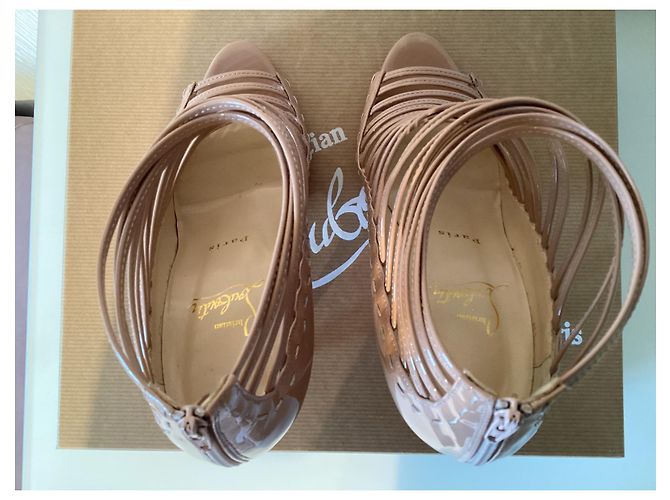 Botines Christian Louboutin Gortika Beige Charol - vista 6