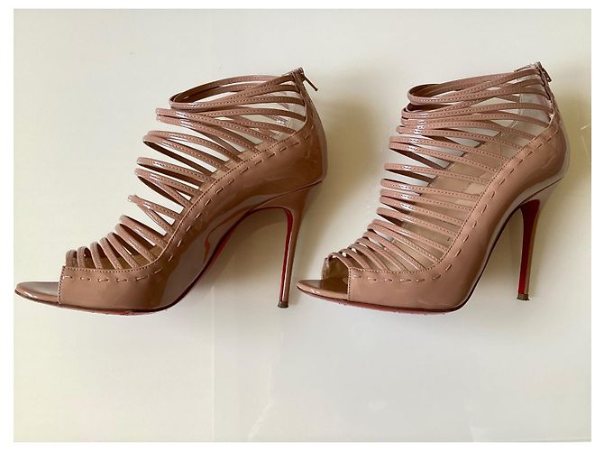 Botines Christian Louboutin Gortika Beige Charol - vista 8