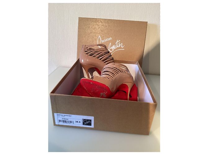 Botines Christian Louboutin Gortika Beige Charol - vista 9