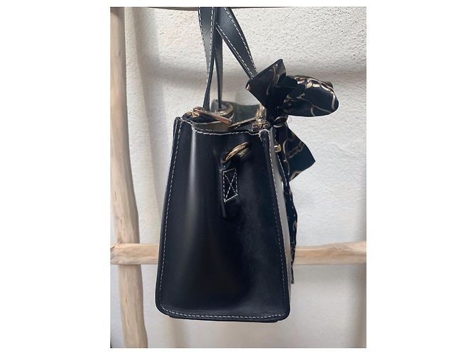 Christian Lacroix Handtasche aus schwarzem Leder - Ansicht 9