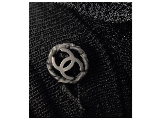 CHANEL Herbst 2003 03Eine gestrickte Cardigan-Jacke mit Rüschenfront Schwarz - vista 3