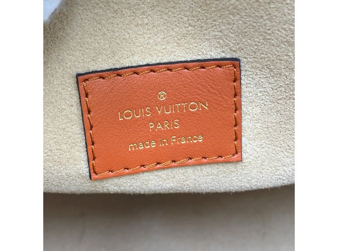Twist Louis Vuitton Borsa tote laterale in pelle beige con cinturino - vista 6