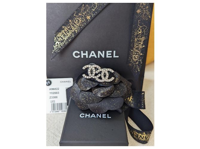 Chanel CC B17Orecchini classici grandi in cristallo con logo K Metallico - vista 3