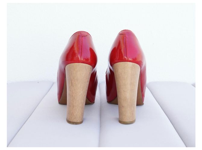 Marni Pumps aus rotem Lackleder mit Holzabsatz - Ansicht 4