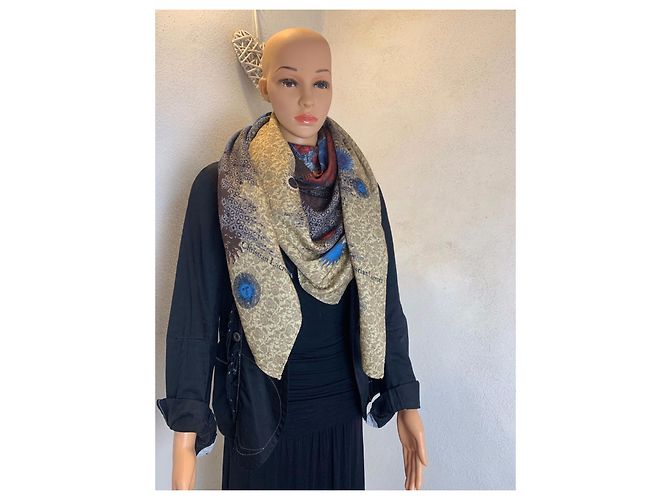 Stola Christian Lacroix in lana beige - vista 2