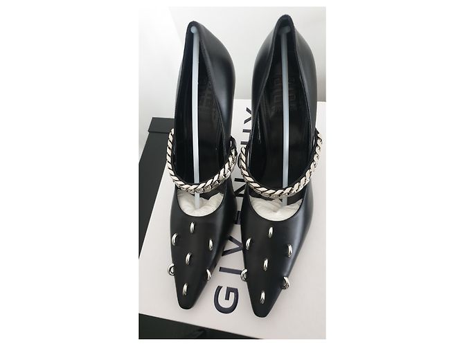 Décolleté Givenchy in pelle nera con dettagli a catena 41 Nero - vista 4