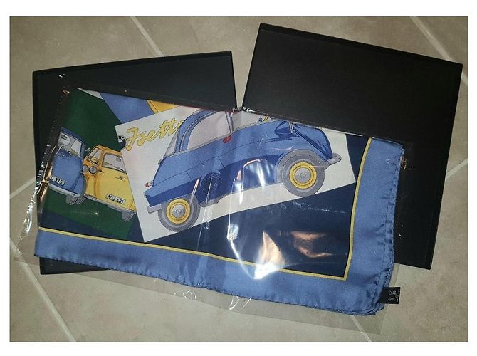 Autre Marque Sciarpa in seta BMW Isetta Rossa Gialla Blu Navy Rosso Giallo - vista 3