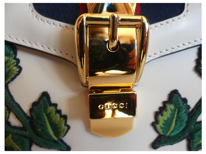 Sac à main Gucci Sylvie en cuir blanc fleurs brodées - vue 6