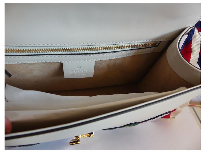 Sac à main Gucci Sylvie en cuir blanc fleurs brodées - vue 9