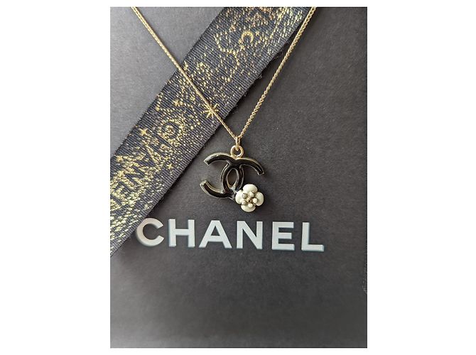 Chanel CC 08Una collana nera smaltata con logo Camelia GHW con scatola D'oro - vista 10