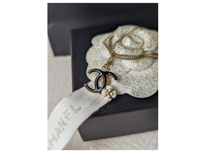 Chanel CC 08Una collana nera smaltata con logo Camelia GHW con scatola D'oro - vista 7