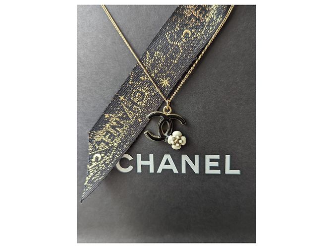 Chanel CC 08Una collana nera smaltata con logo Camelia GHW con scatola D'oro - vista 8