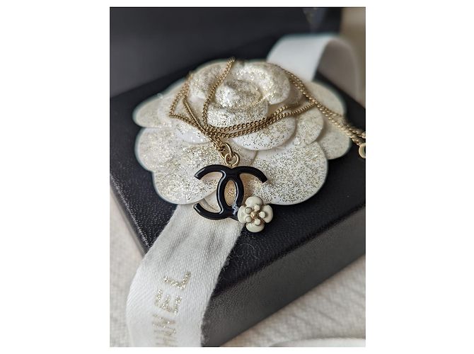 Chanel CC 08Una collana nera smaltata con logo Camelia GHW con scatola D'oro - vista 9