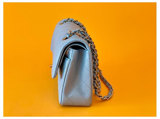 22S Chanel Classic forrado Flap Caviar Couro Azul Claro Bebê. - vista 2