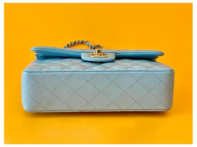 22S Chanel Classic forrado Flap Caviar Couro Azul Claro Bebê. - vista 4
