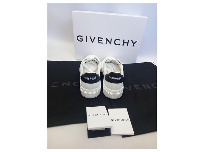 Baskets Givenchy Chito Blanches en Fourrure 44 - vue 3
